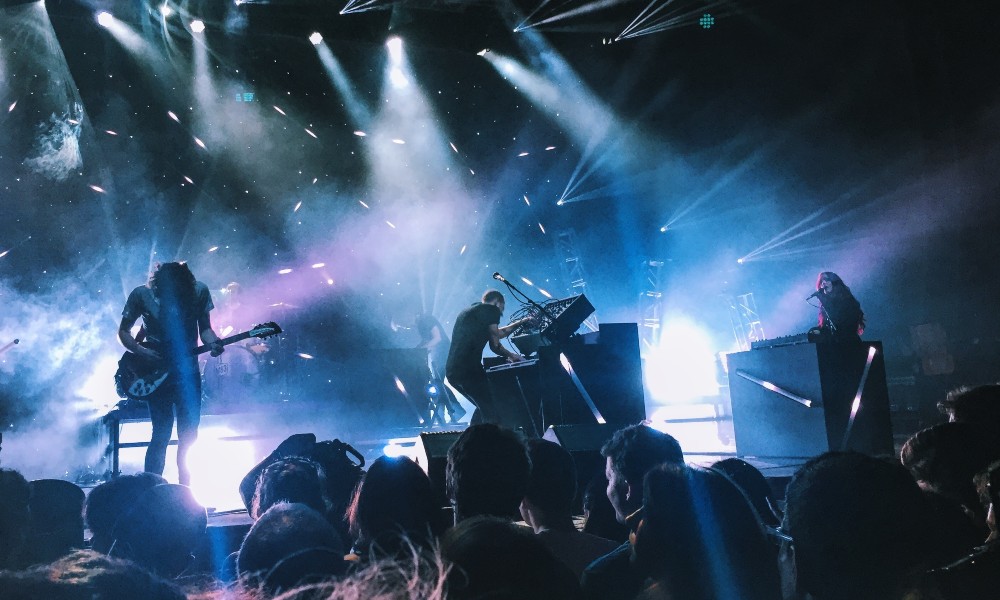 LIVE PERFORMANCE & CONCERTS