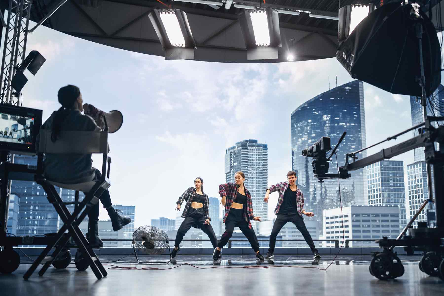 MUSIC VIDEO PRODUCTION